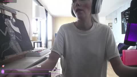 Snapshot of tinykylie chatting on 04-15-26, 06:04 stage Kylie Sinner brand CLITBAIT online show from 04-15-26, 06:04