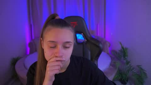 tinynataliee online show from 11-24-25, 07:08