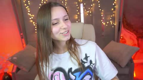 Snapshot of tinynataliee chatting on 04-28-26, 12:43 tinynataliee online show from 04-28-26, 12:43
