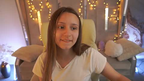 Snapshot of tinynataliee chatting on 05-25-26, 12:33 tinynataliee online show from 05-25-26, 12:33