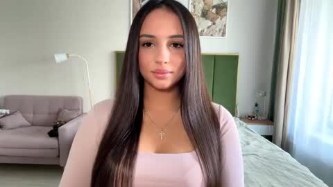 Snapshot of tinypeachy chatting on 06-05-26, 12:22 Mia online show from 06-05-26, 12:22