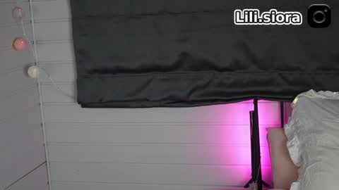 Lili online show from 04-17-26, 02:31