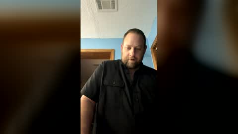 Snapshot of tipman84 chatting on 04-23-26, 12:23 C online show from 04-23-26, 12:23