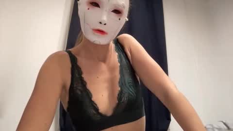 Snapshot of tipsytinkerbell chatting on 10-25-25, 03:36 Tinks online show from 10-25-25, 03:36