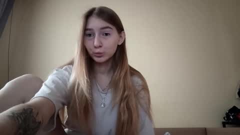 Hi Im Carry 18 years old online show from 11-07-25, 06:35