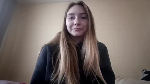 Hi Im Carry 18 years old online show from 11-13-25, 07:07