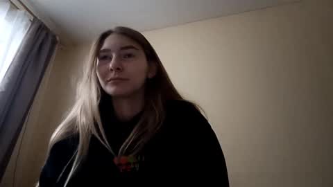 Hi Im Carry 18 years old online show from 11-21-25, 06:56