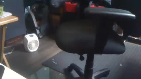 Snapshot of titanleon chatting on 02-20-25, 03:52 Leon Titan online show from 02-20-25, 03:52