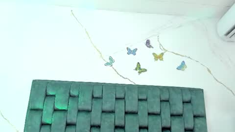 Snapshot of tivizaylove chatting on 06-18-26, 04:33 Tivizay online show from 06-18-26, 04:33