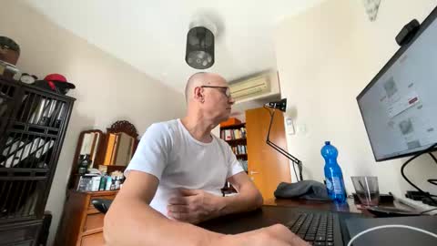 Snapshot of tksnoopy7 chatting on 02-01-26, 06:56 TKSnoopy online show from 02-01-26, 06:56