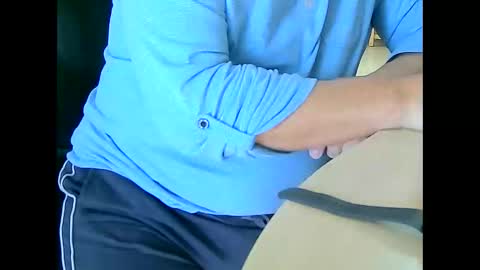 Snapshot of tobikoyuzu chatting on 11-25-25, 02:50 Tobiko online show from 11-25-25, 02:50