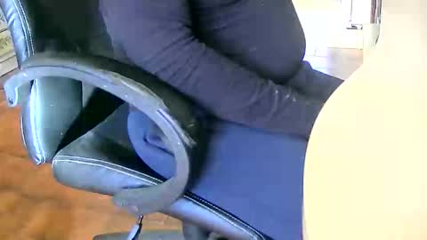 Snapshot of tobikoyuzu chatting on 11-27-25, 01:13 Tobiko online show from 11-27-25, 01:13