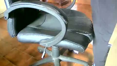 Snapshot of tobikoyuzu chatting on 12-14-25, 02:00 Tobiko online show from 12-14-25, 02:00