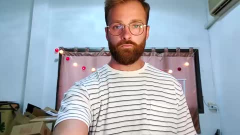 Snapshot of toffbuck chatting on 12-03-24, 04:25 ToffBuck online show from 12-03-24, 04:25