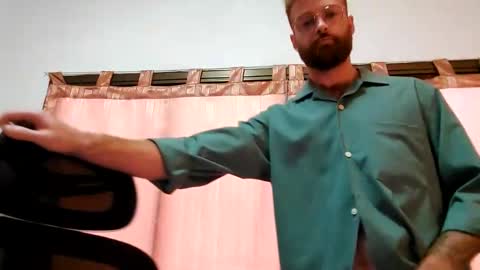 Snapshot of toffbuck chatting on 12-14-24, 02:01 ToffBuck online show from 12-14-24, 02:01