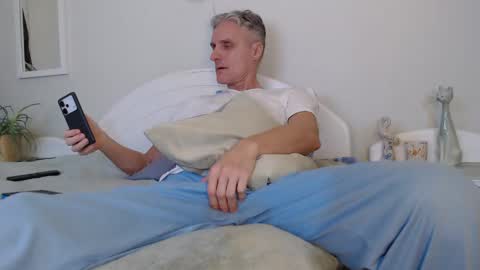 Daniel Bisexual uncut 20cm online show from 01-11-25, 03:09