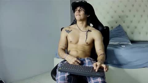 toji lee online show from 11-04-25, 09:08