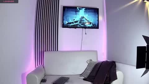 toji lee online show from 11-07-25, 10:54