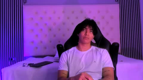 toji lee online show from 11-11-25, 10:54