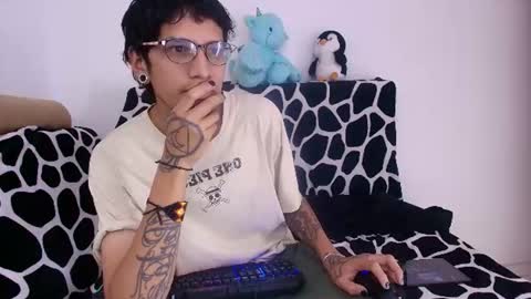 Snapshot of toji_zenin_ chatting on 07-10-26, 08:33 toji_zenin_ online show from 07-10-26, 08:33