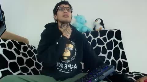 Snapshot of toji_zenin_ chatting on 07-11-26, 12:30 toji_zenin_ online show from 07-11-26, 12:30