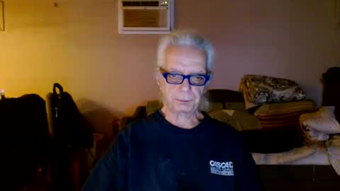 Snapshot of tom112292014 chatting on 01-06-25, 02:47 tom112292014 online show from 01-06-25, 02:47