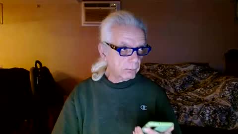 Snapshot of tom112292014 chatting on 01-17-25, 10:44 tom112292014 online show from 01-17-25, 10:44