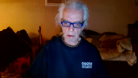 Snapshot of tom112292014 chatting on 03-08-25, 05:17 tom112292014 online show from 03-08-25, 05:17