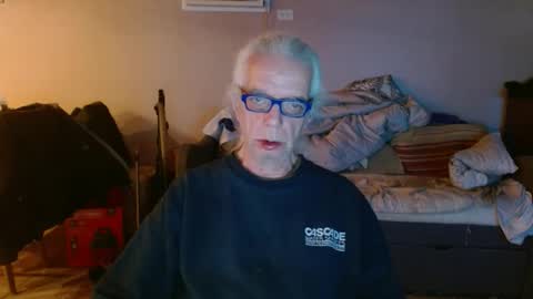 Snapshot of tom112292014 chatting on 03-11-25, 12:17 tom112292014 online show from 03-11-25, 12:17