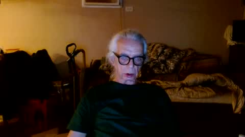 Snapshot of tom112292014 chatting on 10-06-25, 02:42 tom112292014 online show from 10-06-25, 02:42