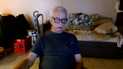 Snapshot of tom112292014 chatting on 10-06-25, 05:32 tom112292014 online show from 10-06-25, 05:32