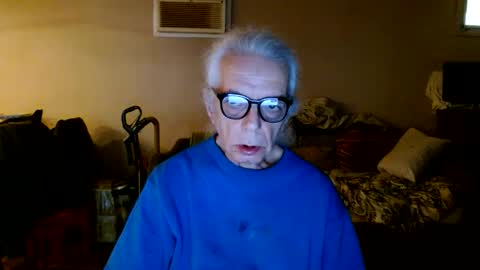 Snapshot of tom112292014 chatting on 11-22-25, 04:28 tom112292014 online show from 11-22-25, 04:28