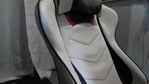 Snapshot of tom6801 chatting on 12-31-24, 09:10 Tom online show from 12-31-24, 09:10