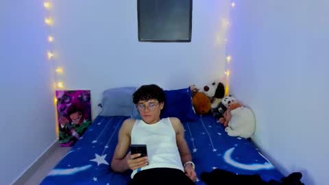 Tom Blue online show from 03-11-26, 01:44