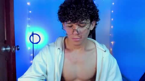 Tom Blue online show from 05-04-26, 04:36