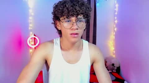 Tom Blue online show from 05-12-26, 03:14