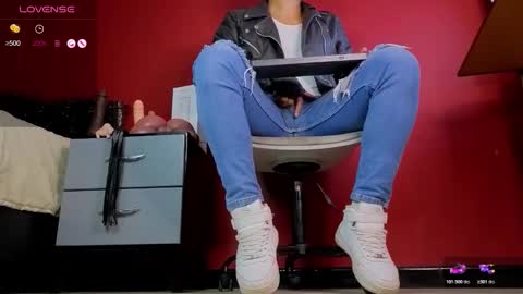 Tom online show from 10-29-25, 01:52