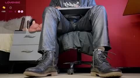 Tom online show from 11-06-25, 01:39