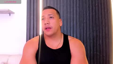 Tom muscle1 online show from 10-26-25, 12:22