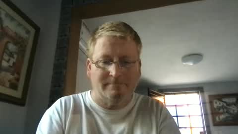 Snapshot of tomascausa chatting on 12-17-24, 11:27 Hola online show from 12-17-24, 11:27