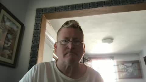 Snapshot of tomascausa chatting on 01-31-25, 06:36 Hola online show from 01-31-25, 06:36