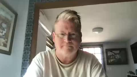 Snapshot of tomascausa chatting on 02-14-25, 09:43 Hola online show from 02-14-25, 09:43