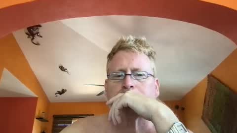 Snapshot of tomascausa chatting on 09-17-25, 06:42 Hola online show from 09-17-25, 06:42