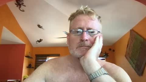 Snapshot of tomascausa chatting on 09-18-25, 06:10 Hola online show from 09-18-25, 06:10