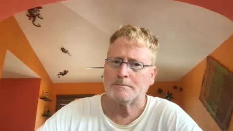 Snapshot of tomascausa chatting on 10-20-25, 07:25 Hola online show from 10-20-25, 07:25