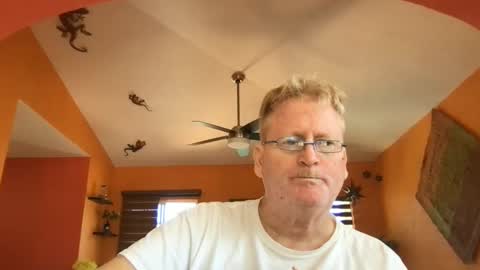 Snapshot of tomascausa chatting on 02-17-26, 06:25 Hola online show from 02-17-26, 06:25