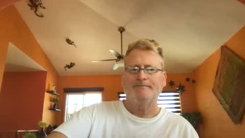 Snapshot of tomascausa chatting on 04-15-26, 07:58 Hola online show from 04-15-26, 07:58