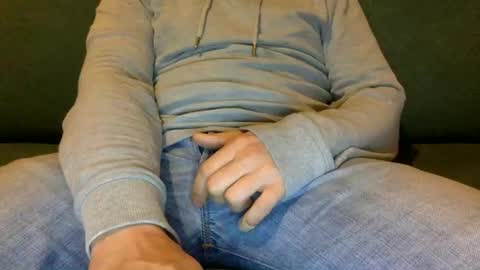 Snapshot of tombi125 chatting on 01-03-25, 04:48 tombi125 online show from 01-03-25, 04:48