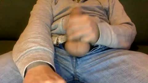 Snapshot of tombi125 chatting on 02-18-25, 05:10 tombi125 online show from 02-18-25, 05:10