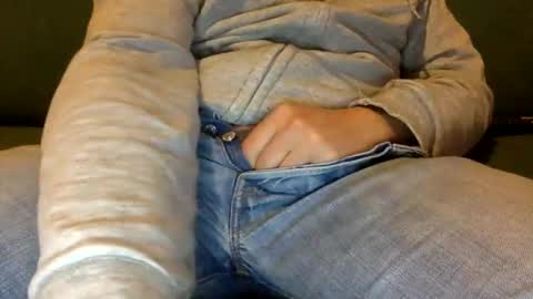 Snapshot of tombi125 chatting on 03-12-25, 05:49 tombi125 online show from 03-12-25, 05:49